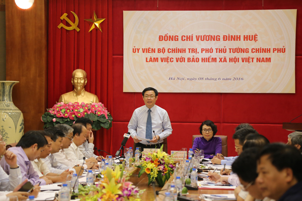 ຮອງນາຍົກລັດຖະມົນຕີເວືອງດີງເຫວ້ເຮັດວຽກກັບປະກັນສັງຄົມຫວຽດນາມ