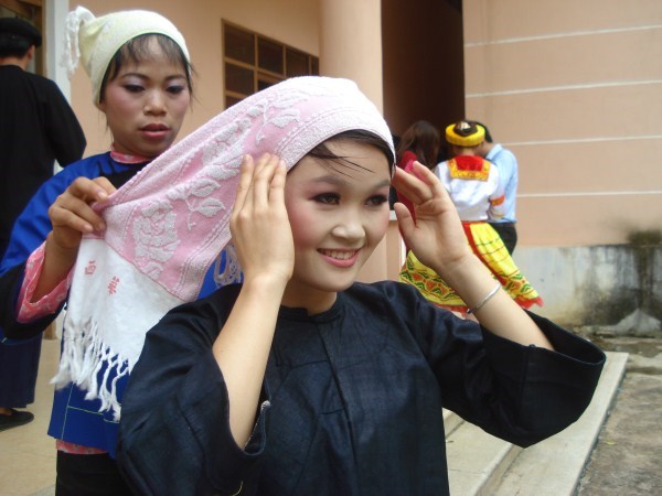 ຊຸດອາພອນຂອງຊົນເຜົ່ານຸ່ງ