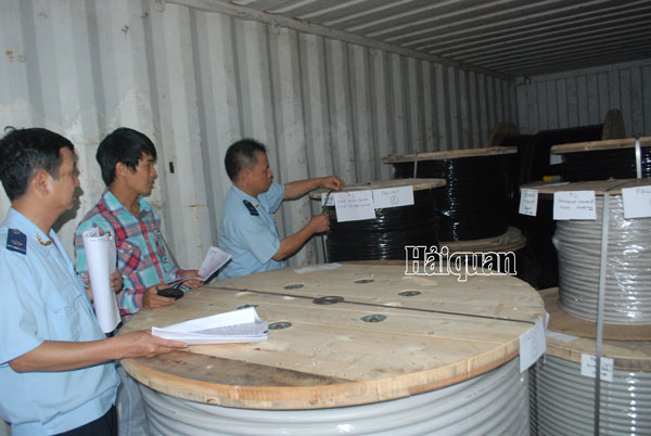 ຮອງນາຍົກລັດຖະມົນຕີເວືອງດິ່ງເຫ້ວເນັ້ນໜັກເຖິງຄວາມຮຽກຮ້ອງຕ້ອງການປະຕິບັດກົດໝາຍ,ສ້າງເງື່ອນໄຂໃຫ້ວິສາຫະກິດ