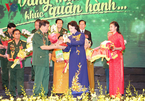 ລາຍການສະແດງຄວາມຮູ້ບຸນຄຸນຕໍ່ຜູ້ຮ່ວມກົມກອງ