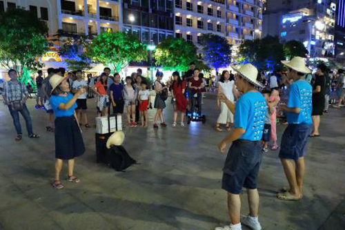 ການຂັບຮ້ອງຜ່ານສັນຍານຂອງກຸ່ມຄົນພິການຫູໜວກ, ປາກກືກ