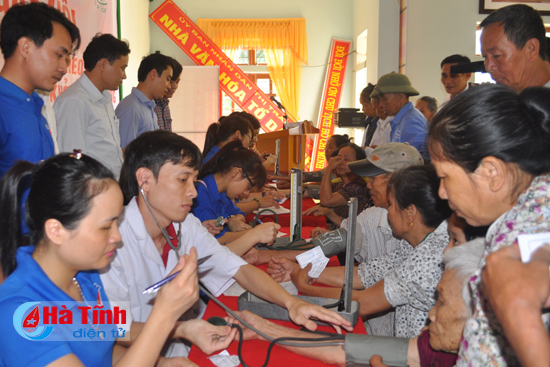 ກວດພະຍາດແລະສະໜອງຢຸກຢາໃຫ້ແກ່ຄົນທຸກຍາກແຂວງຮ່າຕີງ1000ຄົນໂດຍບໍ່ເສຍຄ່າ