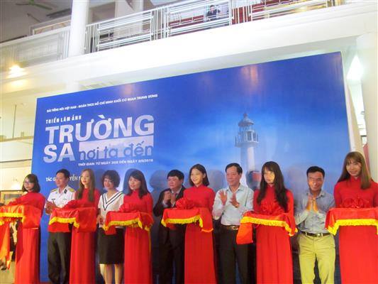 ໄຂງານວາງສະແດງຮູບພາບ“ເຈື່ອງຊາບ່ອນທີ່ເຮົາມາ”