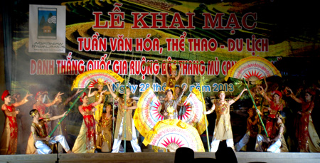 ອຽນບາຍ:ໄຂສັບປະດາວັດທະນະທຳແລະທ່ອງທ່ຽວເມື່ອງລໍ່ປີ2016