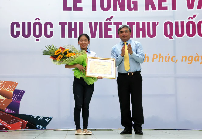 ນັກຮຽນຫວຽດນາມຍາດໄດ້ລາງວັນທີໜຶ່ງໃນການເສັງຂຽນຈົດໝາຍສາກົນUPUຄັ້ງທີ45