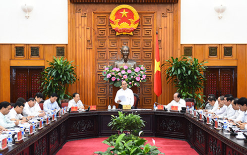 ທ່ານນາຍົກລັດຖະມົນຕີຫງວຽນຊວນຟຸກເຮັດວຽກກັບການນຳແຂວງແທງຮ໋ວາ