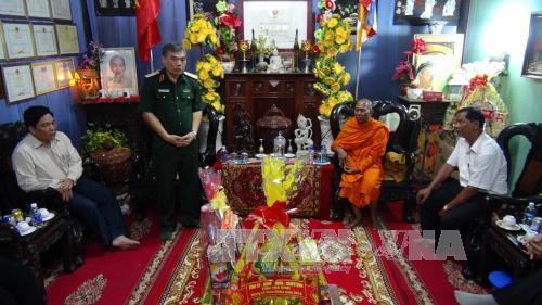 ຄະນະຊີ້ນຳເຂດທາງທິດຕາເວັນຕົກພາກໃຕ້ອວຍພອນວັດຄະແມຈາວີງເນື່ອງໃນໂອກາດບຸນເຊັນດົນຕາ2016