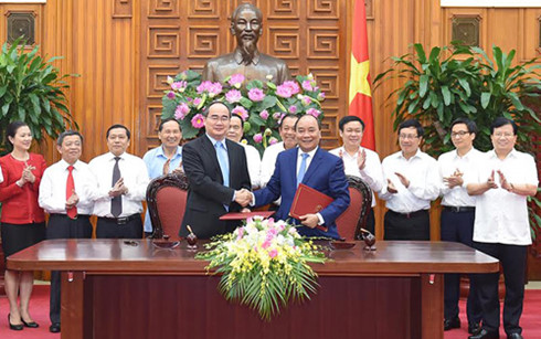 ລັດຖະບານແລະແນວໂຮມປະເທດຊາດສົມທົບກັນປະຕິບັດການຫຼຸດຜ່ອນຄວາມທຸກຍາກ,ກໍ່ສ້າງຊົນນະບົດໃໝ່