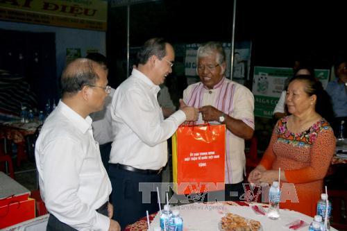 ທ່ານປະທານສູນກາງແນວໂຮມປະເທດຊາດຫວຽດນາມພົບປະກັບປະຊາຊົນຊາວເຜົ່າຈຳຢູ່ແຂວງນີງທ້ວນ