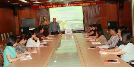 ຮ່ວມແຮງຮ່ວມໃຈ “ເພື່ອພາກກາງທີ່ຮັກແພງ”